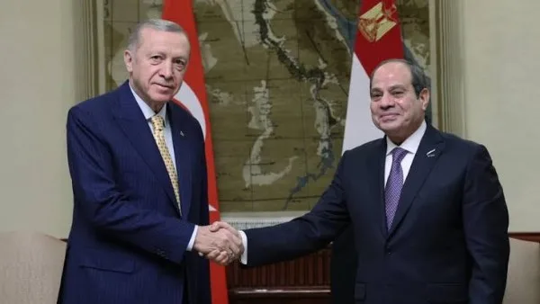 الرئيس السيسي يدعو إلى التوقف الفوري لإطلاق النار في غزة، وأردوغان يدعمه. الرئيس السيسي يدعو إلى التوقف الفوري لإطلاق النار في غزة، وأردوغان يدعمه.
