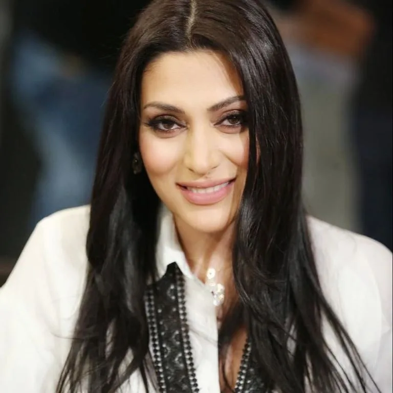 مايا نصري تستعيد نشاطها الغنائي بعد انقطاع دام 10 سنوات مايا نصري تستعيد نشاطها الغنائي بعد انقطاع دام 10 سنوات