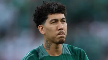 أهلي جدة يوافق على انتقال فيرمينو إلى دوري عربي.