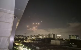 الجيش الإسرائيلي يكشف عن رصد صواريخ مُطلَقة من إيران ويناشد السكان بالتوجه إلى الملاجئ.
