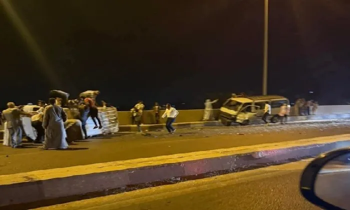 بالأسماء: وقوع حادث تصادم بين سيارتين في البحيرة يُسفر عن إصابة 10 أشخاص