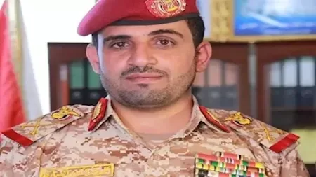 وسائل إعلام إسرائيلية تتحدث عن محاولة اغتيال رئيس أركان جماعة “أنصار الله” عبد الله الغماري في غارة جوية باليمن.