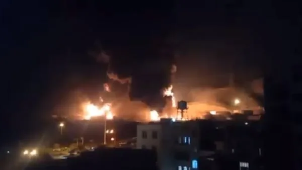 عاجل: حدوث انفجار وحريق في مخزن نفط شهران غرب العاصمة الإيرانية طهران (فيديو)