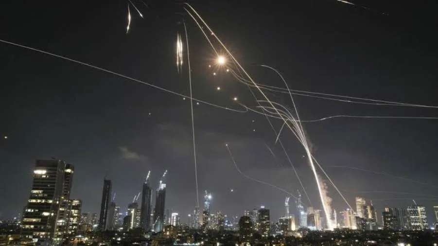 عاجل.. مصادر إيرانية: الجيش الإسرائيلي يهاجم مبنى وزارة الدفاع في طهران