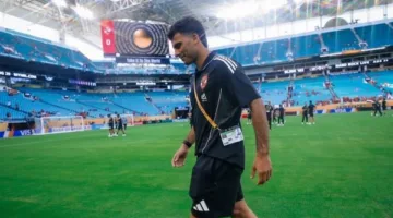 لاعبي الأهلي يتفقون على ملعب هارد روك قبل لقاء ميسي