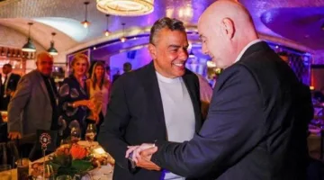 إنفانتينو يرحب بخالد مرتجي قبل بدء مباراة الأهلي وإنتر ميامي