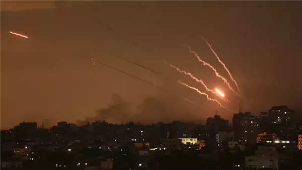 السلطات الإسرائيلية: تضرر عدد من المباني في حيفا جراء صواريخ إيرانية