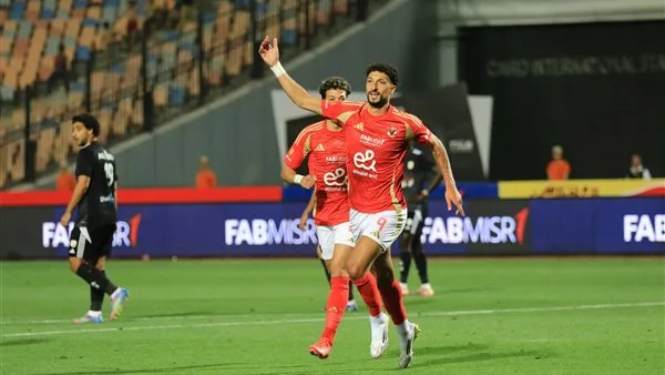 وسام أبو علي يسجل الهدف الأول للنادي الأهلي ولكن يلغى بسبب التسلل. وسام أبو علي يسجل الهدف الأول للنادي الأهلي ولكن يلغى بسبب التسلل.