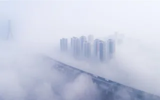 ضباب خفيف يكتسح المناطق الساحلية والداخلية حتى يوم الأربعاء