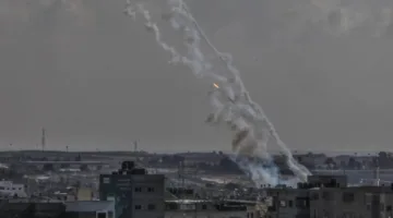 دمار كبير في تل أبيب.. لقطات مروعة ومقتل 5 وإصابة 100 في هجوم إيراني غير عادي | تابع التفاصيل