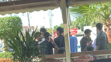 قبل بدء اللجان.. توافد طلاب الثانوية العامة بالغردقة على المقاهي