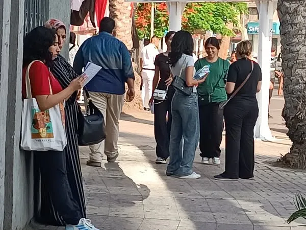 طالبات الإسكندرية تتوجه إلى لجان امتحانات الثانوية العامة