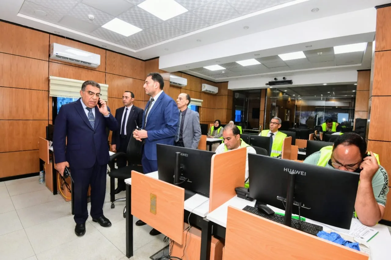 محافظ الدقهلية يراقب بدء امتحانات الثانوية العامة من غرفة العمليات بالمحافظة