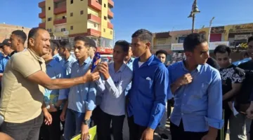 توزيع مشروبات باردة وعصائر على طلاب الثانوية العامة في الوادي الجديد قبل امتحاناتهم