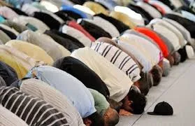 قرار أداء الصلاة بسرعة للرد على الهاتف: الاستئناف مسموح فقط في حالة معينة