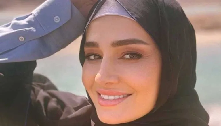 بعد انتقالها إلى كندا وارتداء الحجاب.. هل عادت حلا شيحة إلى والد أولادها؟ أحمد شيحة يوضح الأمر. بعد انتقالها إلى كندا وارتداء الحجاب.. هل عادت حلا شيحة إلى والد أولادها؟ أحمد شيحة يوضح الأمر.