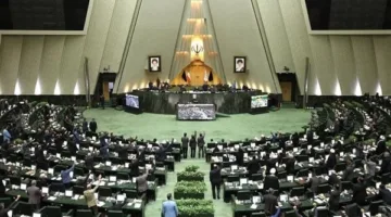 البرلمان الإيراني يطالب بتخلي طهران عن معاهدة منع انتشار الأسلحة النووية