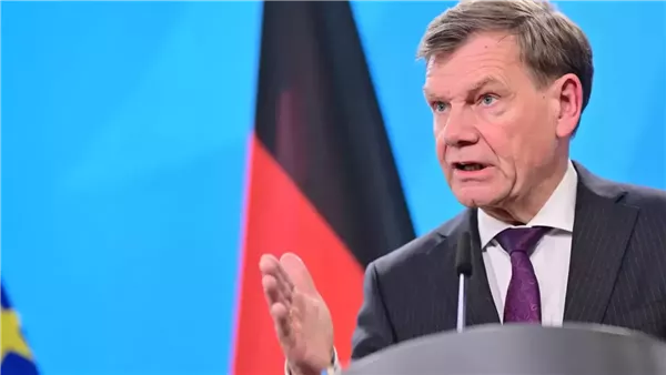 لتخفيف التوترات: ألمانيا وفرنسا وبريطانيا تستعد لعقد محادثات عاجلة مع إيران لتخفيف التوترات: ألمانيا وفرنسا وبريطانيا تستعد لعقد محادثات عاجلة مع إيران