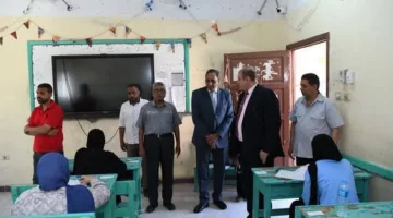 محافظ قنا يزور لجان امتحانات الثانوية العامة للاطلاع على سير العمل فيها والاطمئنان على انتظامها.