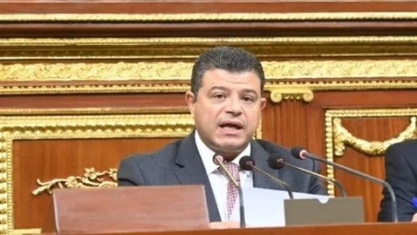 رئيس لجنة الشؤون الاقتصادية بالنواب يقدم تقريراً حول مشروع قانون تنظيم بعض المسائل المتعلقة بملكية الدولة في الشركات. رئيس لجنة الشؤون الاقتصادية بالنواب يقدم تقريراً حول مشروع قانون تنظيم بعض المسائل المتعلقة بملكية الدولة في الشركات.