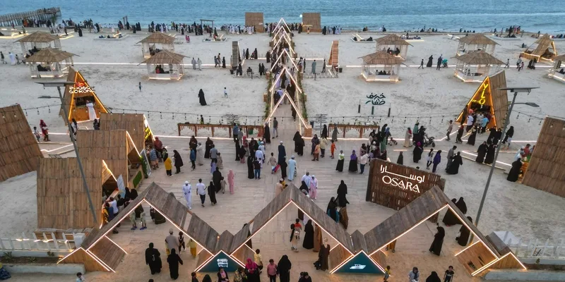 جهود مكثفة لضمان بيئة تجارية آمنة وجذابة في موسم خريف ظفار 2025 جهود مكثفة لضمان بيئة تجارية آمنة وجذابة في موسم خريف ظفار 2025