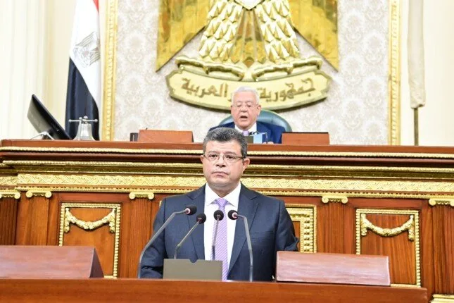 رئيس البرلمان يثني على جهود لجنة الشؤون الاقتصادية رئيس البرلمان يثني على جهود لجنة الشؤون الاقتصادية