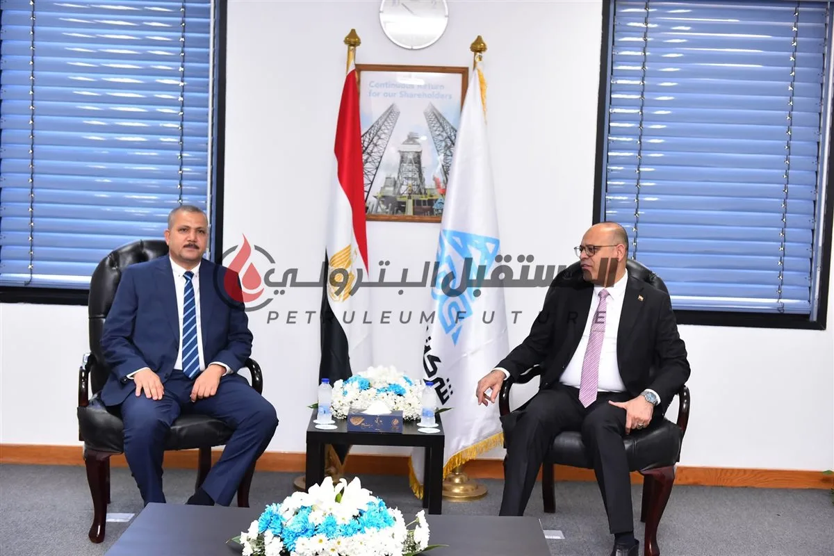 وزير العمل يعلن عن تقديم 600 منحة مجانية لتأهيل الشباب في مركز تدريب شركة الحفر المصرية وزير العمل يعلن عن تقديم 600 منحة مجانية لتأهيل الشباب في مركز تدريب شركة الحفر المصرية