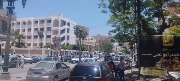 فرحة وراحة بين طلاب الثانوية العامة بعد اختبار التربية الدينية والوطنية
