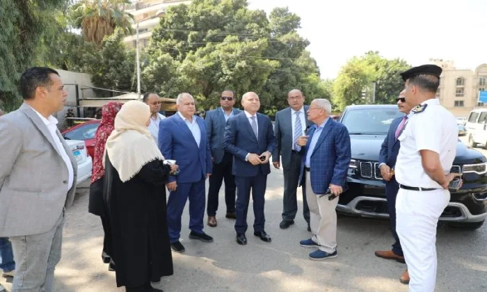 خلال زيارة ميدانية غير متوقعة.. محافظ القاهرة يراقب تقدم تطوير شارع أحمد زكي في حي المعادي خلال زيارة ميدانية غير متوقعة.. محافظ القاهرة يراقب تقدم تطوير شارع أحمد زكي في حي المعادي