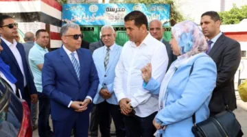 محافظ الإسماعيلية يشجع السكان على الانخراط في تحسين المظاهر الجمالية للفراغات في الأحياء السكنية