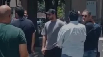 شاهد.. تأثر محمد الشرنوبي خلال مراسم جنازة ابن عمه