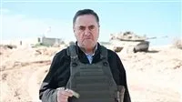 وزير دفاع الاحتلال: الهجمات على وسط طهران ستستمر وسنستهدف المنشآت النووية