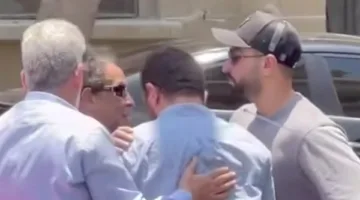 حزن وفراق.. محمد الشرنوبي يودع ابن عمه (صورة)