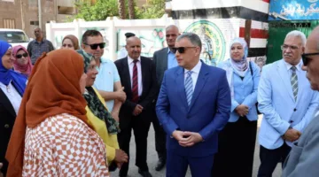 محافظ الإسماعيلية يشجع المواطنين على الانخراط في تحسين المناطق السكنية.