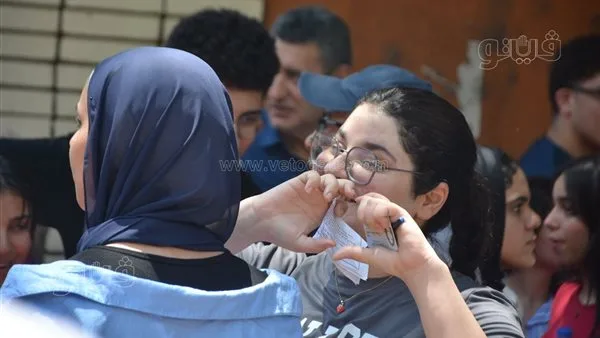 احتفالات طلاب الصف الثالث الثانوي 2025 خارج اللجان بعد أول يوم امتحانات (فيديو وصور) احتفالات طلاب الصف الثالث الثانوي 2025 خارج اللجان بعد أول يوم امتحانات (فيديو وصور)