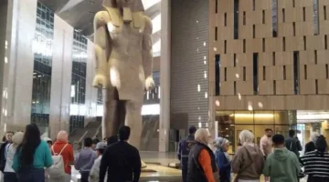 المتحف المصري الكبير يفتح أبوابه للزوار بعد إلغاء قرار الإغلاق اعتباراً من اليوم.