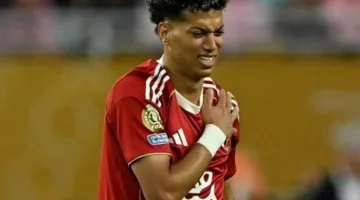 المدير الرياضي للنادي الأهلي يزور إمام عاشور في المستشفى للاطمئنان على حالته الصحية