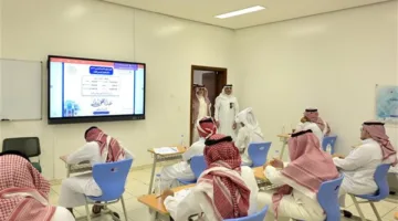 مدير تعليم تبوك والمشرف العام على مدارس الملك عبدالعزيز يقومان بزيارة لمتابعة اختبارات نهاية العام بالمدارس