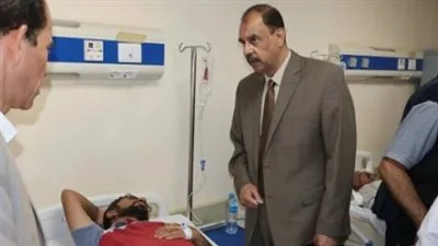 محافظ سوهاج يزور ملاحظي امتحانات الثانوية العامة المتضررين من حادث الميكروباص للتأكد من صحتهم محافظ سوهاج يزور ملاحظي امتحانات الثانوية العامة المتضررين من حادث الميكروباص للتأكد من صحتهم