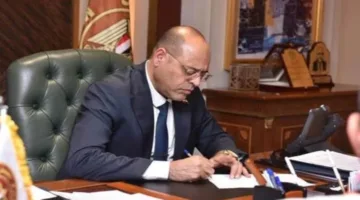 وزير العمل يوافق على صرف 1.957 مليون جنيه كتعويضات للرعاية الاجتماعية والصحية لمساعدة 827 عاملاً غير منتظم.