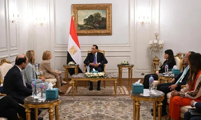 رئيس الوزراء يزور نائب رئيس بنك الاستثمار الأوروبي رئيس الوزراء يزور نائب رئيس بنك الاستثمار الأوروبي