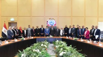 وزير الصحة يجتمع بجلسة موسعة مع لجنة الصحة والسكان باستخدام نموذج محاكاة مجلس الشيوخ في وزارة الشباب والرياضة.