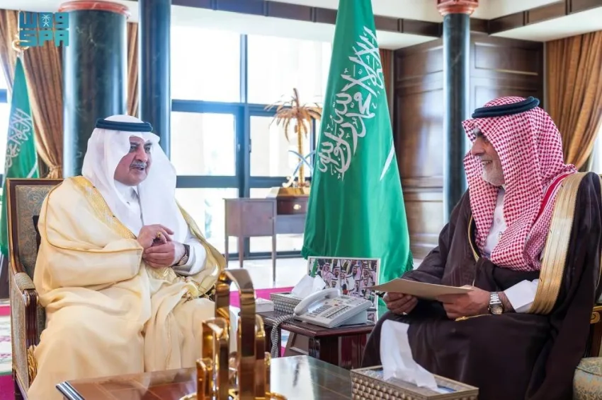 أمير تبوك يلتقي مدير التعليم ويتابع تقدم الاختبارات في المنطقة أمير تبوك يلتقي مدير التعليم ويتابع تقدم الاختبارات في المنطقة