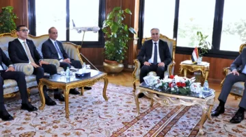 رئيس هيئة حماية المستهلك يُجري لقاءً مع وزير الطيران المدني لمناقشة أطر التعاون المشترك