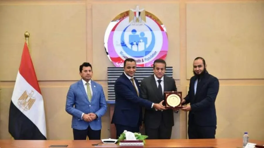 وزير الصحة يجتمع بجلسة موسعة مع لجنة الصحة باستخدام نموذج محاكاة لمجلس الشيوخ في وزارة الرياضة