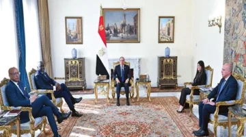 السيسي يلتقي بالمدير التنفيذي لمؤسسة التمويل الدولية: الرئيس يبرز اهتمام مصر بتعزيز مساهمة القطاع الخاص في الاقتصاد والتنمية مع توفير مزايا ضريبية وجمركية متعددة.