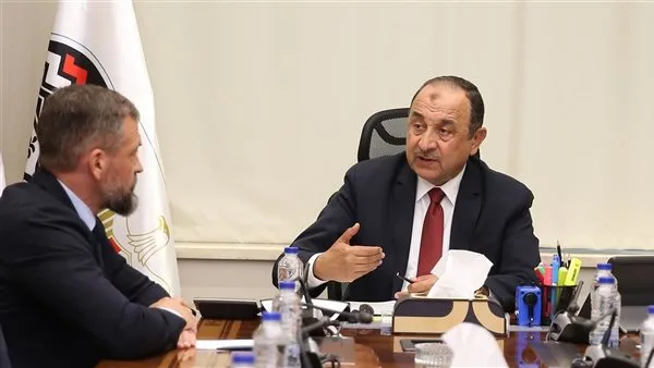 وزير الأعمال: ملتزمون بتعزيز الشراكة مع الشركات الدولية لدعم الصناعة الوطنية