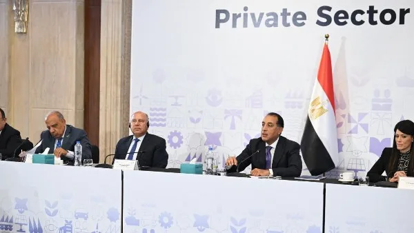 رئيس الوزراء يقود مناقشة حول تعزيز قدرة القطاع الخاص على المنافسة رئيس الوزراء يقود مناقشة حول تعزيز قدرة القطاع الخاص على المنافسة
