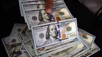 رسمياً: سعر صرف الدولار عند انتهاء تداولات يوم الأحد