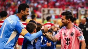 نجم الأهلي مثل زيزو والشناوي وأفشة يشاركون صورًا مع ميسي